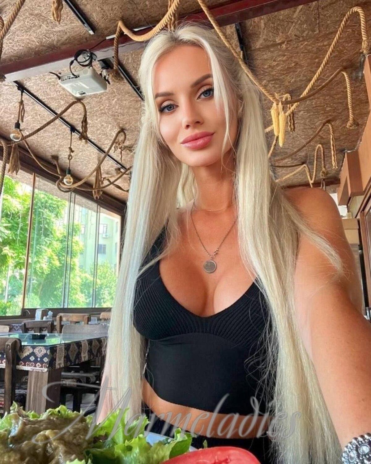 Gorgeous woman Julianna, 33 yrs.old from Brussel, Belgium