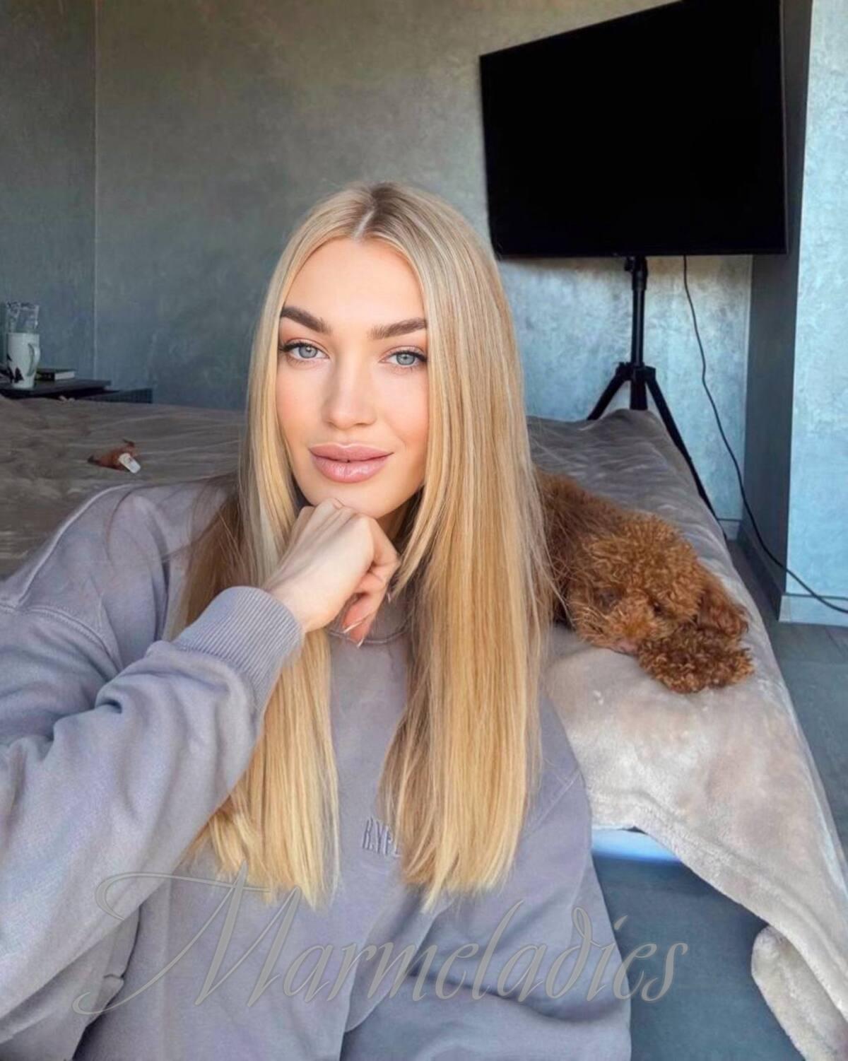 Beautiful lady Diana, 32 yrs.old from Kiev, Ukraine