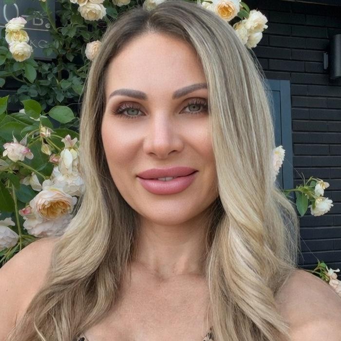 Gorgeous girlfriend Elena, 51 yrs.old from Kiev, Ukraine