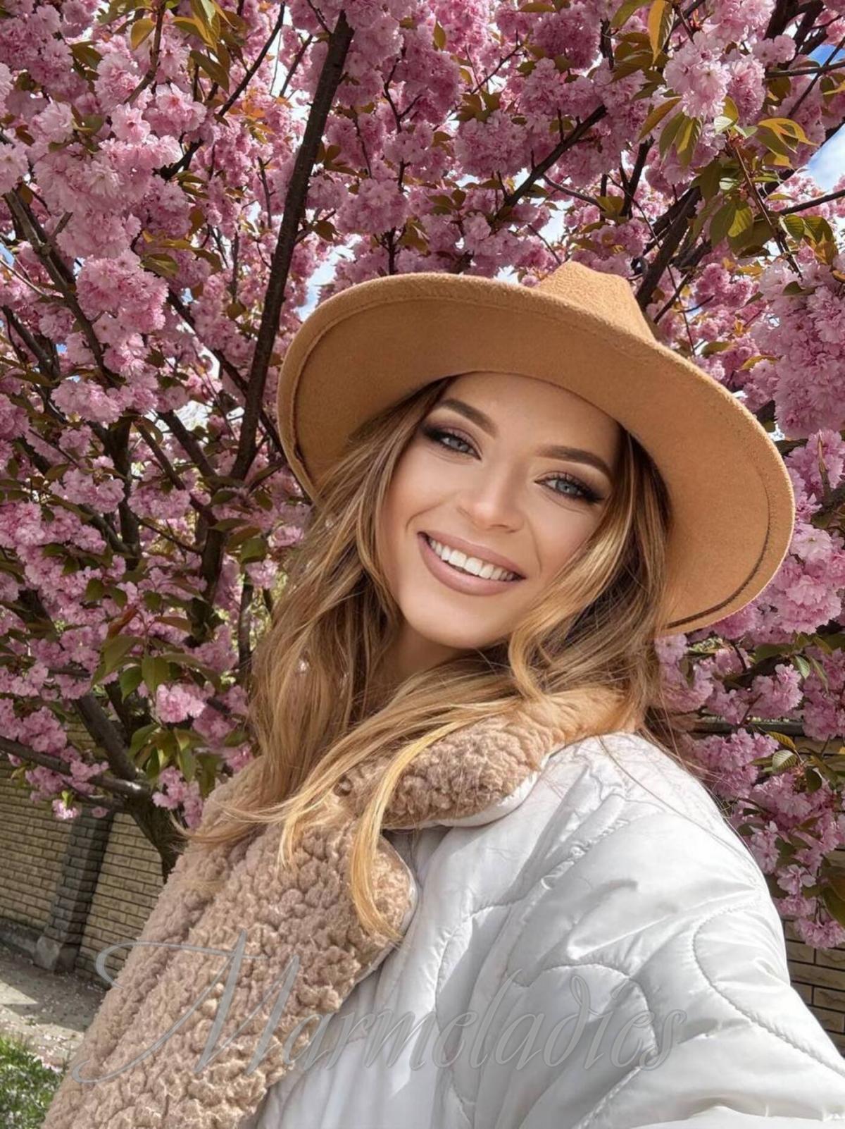 Gorgeous wife Angelina, 34 yrs.old from Lutsk, Ukraine