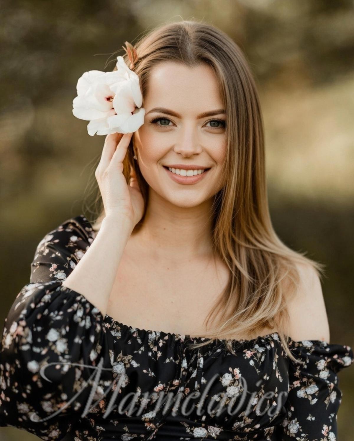 Charming wife Angelina, 34 yrs.old from Lutsk, Ukraine