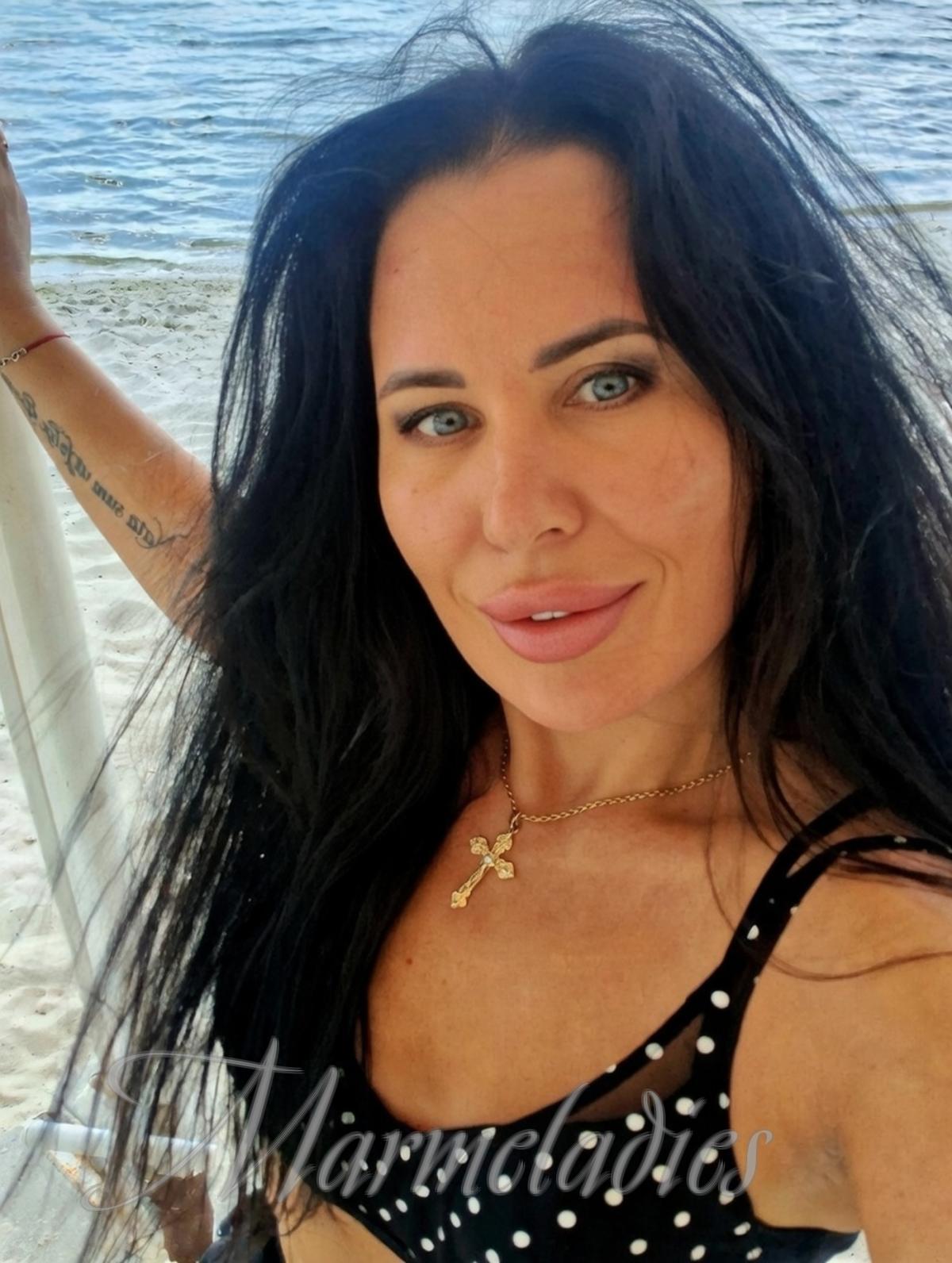 Gorgeous wife Anna, 48 yrs.old from Dnepr, Ukraine