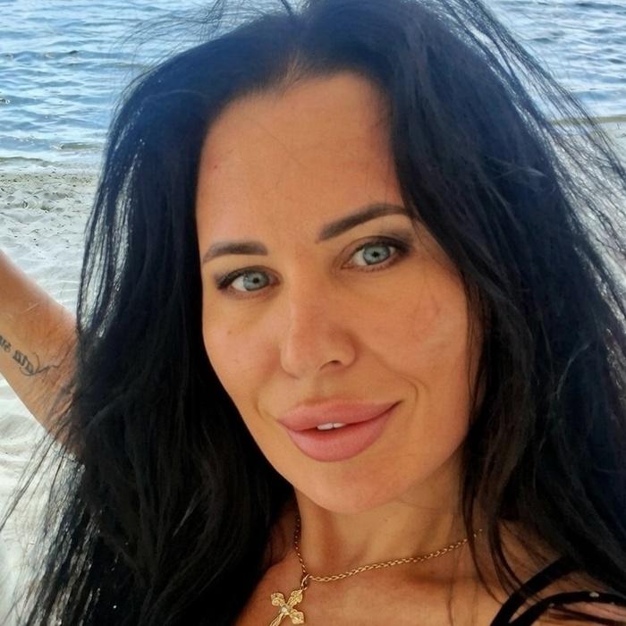 Gorgeous wife Anna, 48 yrs.old from Dnepr, Ukraine