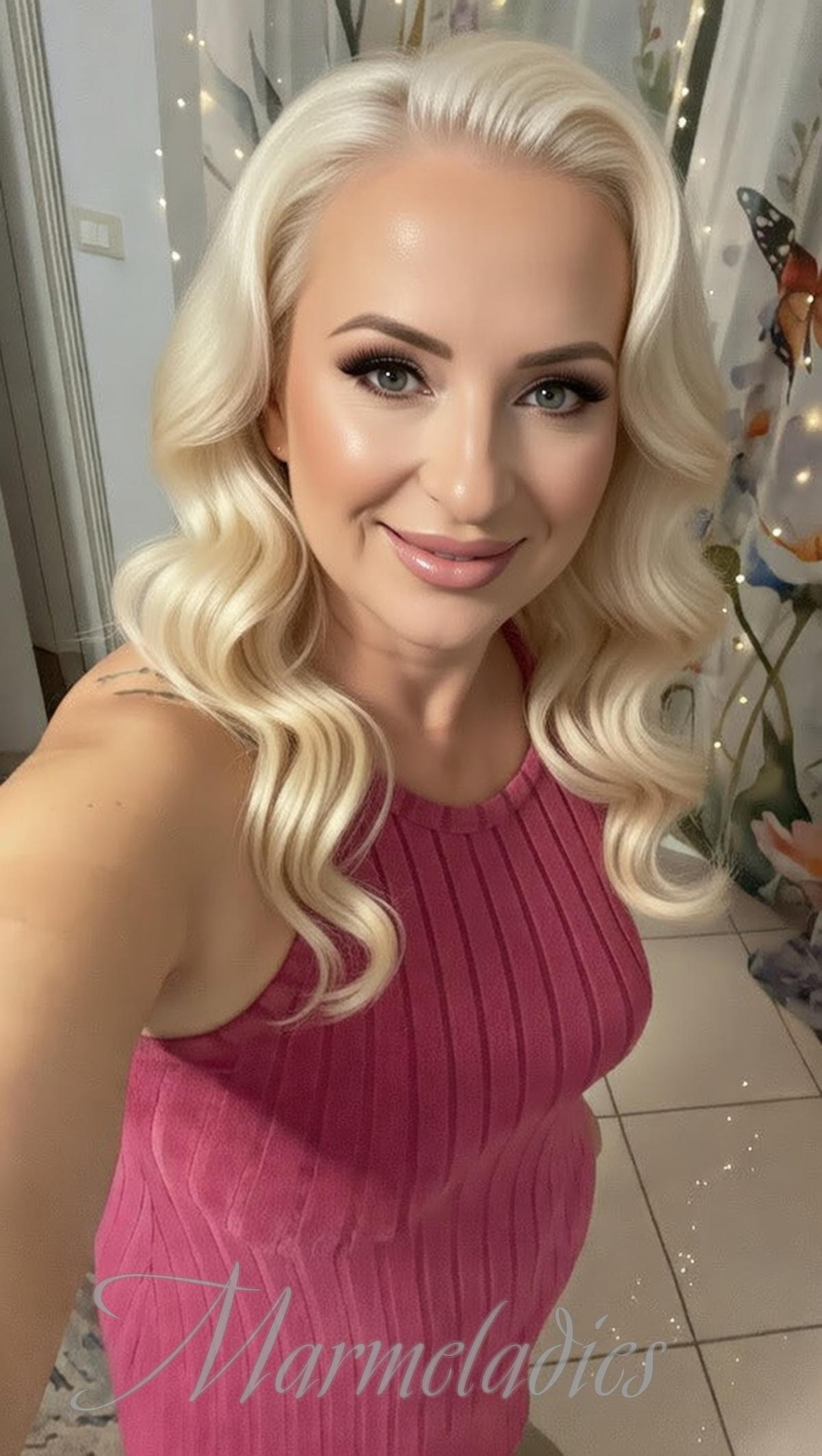 Gorgeous wife Svetlana, 54 yrs.old from Kiev, Ukraine