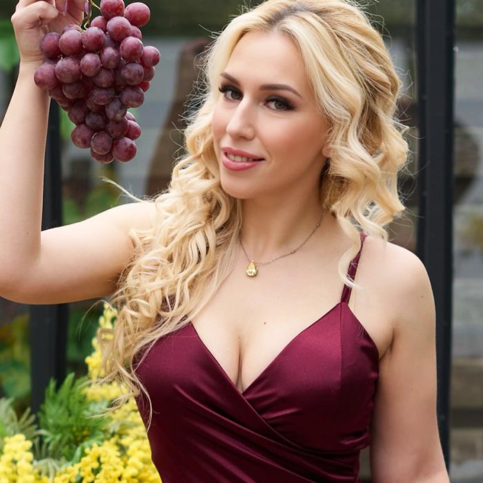 Pretty wife Tetiana, 36 yrs.old from Kyiv, Ukraine