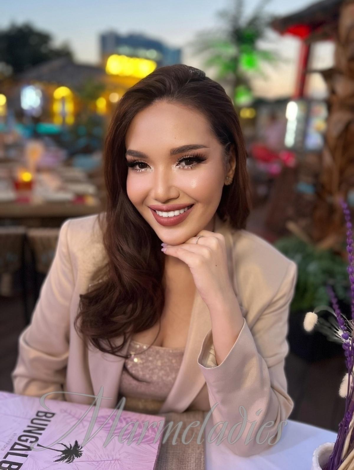 Pretty mail order bride Zaure, 40 yrs.old from Almaty, Kazakhstan