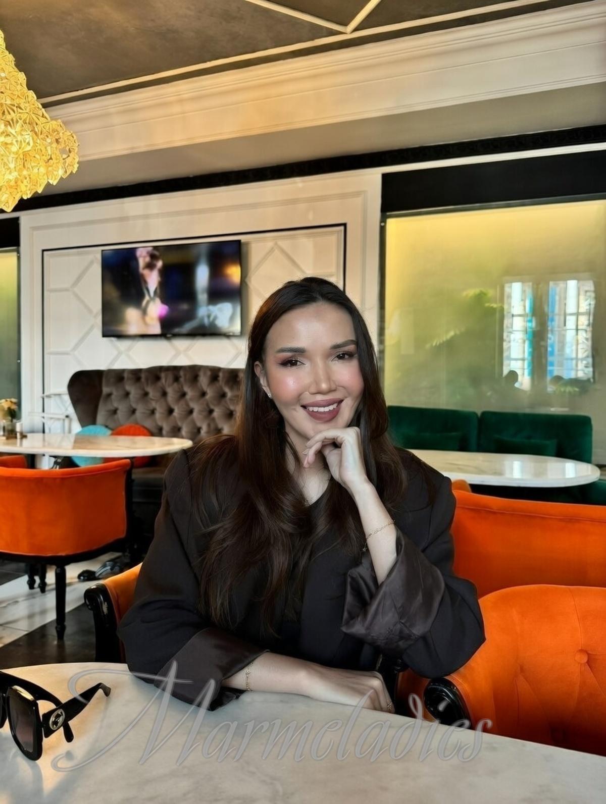 Beautiful bride Zaure, 40 yrs.old from Almaty, Kazakhstan