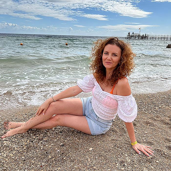 Charming wife Elena, 53 yrs.old from Eastern Europe