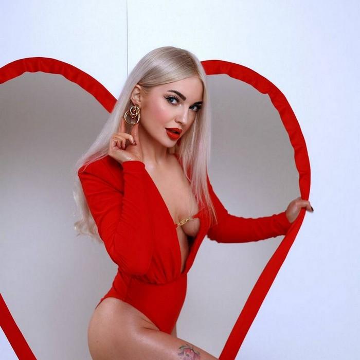 Sexy wife Julia, 40 yrs.old from Kyiv, Ukraine